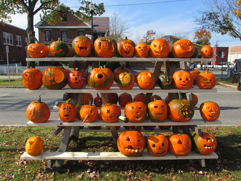 Soubor:Rack of pumpkins, Keene NH.jpg