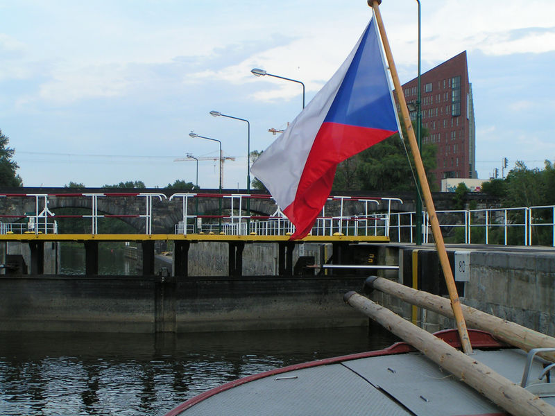 Soubor:Prague sluice full.jpg