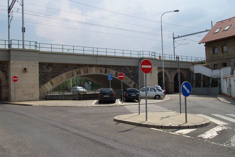 Soubor:Praha, Dejvice, Most železničního koridoru II.JPG