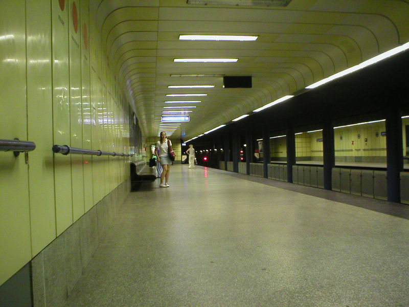 Soubor:Budapest Metro Ujpest-Kozpont.jpg