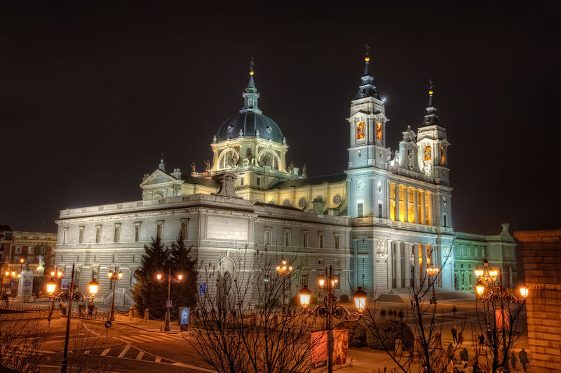 Soubor:Catedral de La Almudena, Madrid, HDR.jpg