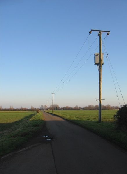 Soubor:Chain Road and telegraph poles - geograph.org.uk - 1128030.jpg