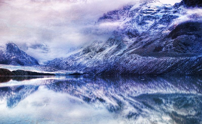 Soubor:The Glassy Lake Near Antarctica Flickr.jpg