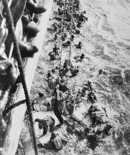 Soubor:HMS Dorsetshire Bismarck survivors.jpg