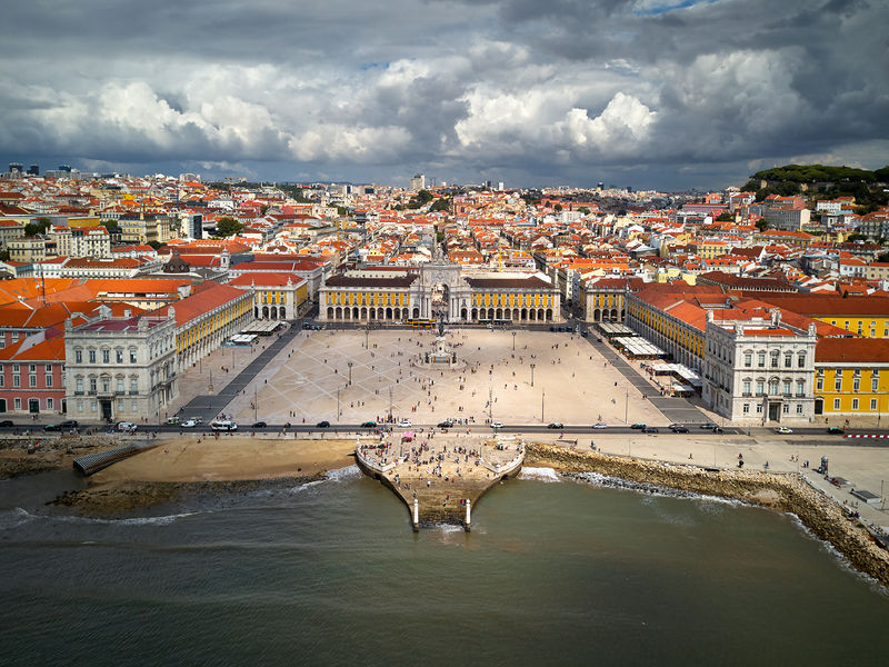 Soubor:Lisbon main square (36622604910).jpg