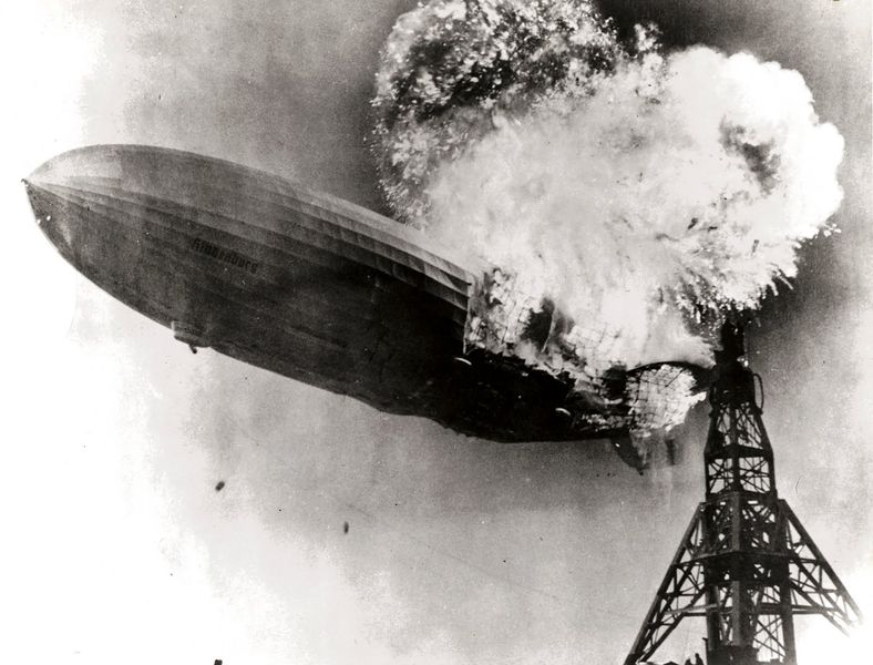 Soubor:Hindenburg burning.jpg