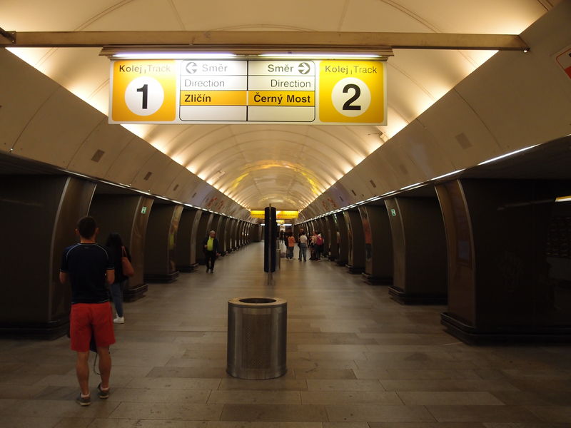 Soubor:Namesti Republiky metro station 2022Z04.JPG