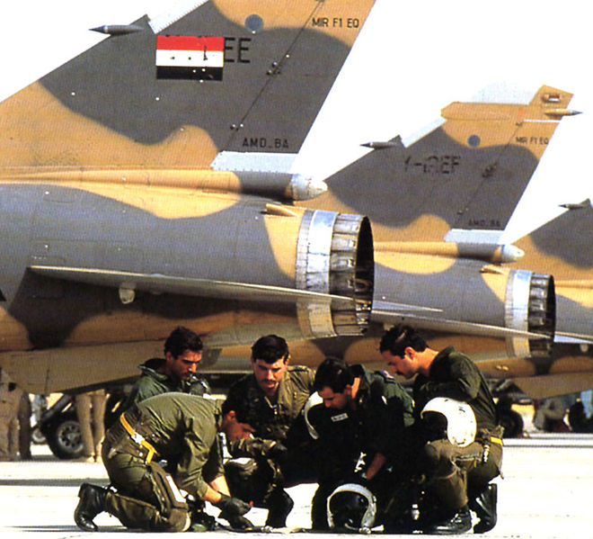 Soubor:Iraqi pilots of mirage F1 before mission in Iran.jpg