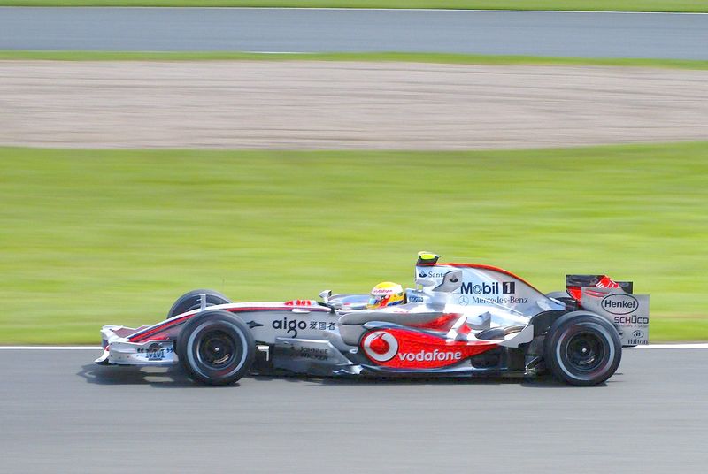 Soubor:Lewis Hamilton 2007 Britain.jpg