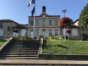 Mairie de Beynost (Ain, France) en août 2018.JPG
