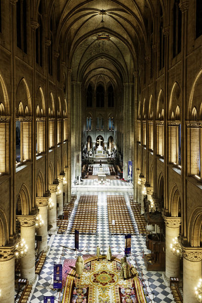 Soubor:Notre-Dame de Paris - Tapis monumental du chœur - 011.jpg