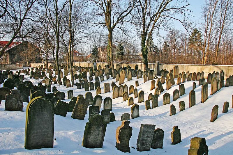 Soubor:Židovský hřbitov v Novém Bydžově.jpg