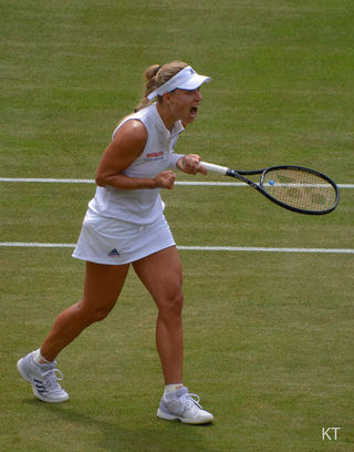 Kerberová ve finále Wimbledonu rozdrtila Serenu.