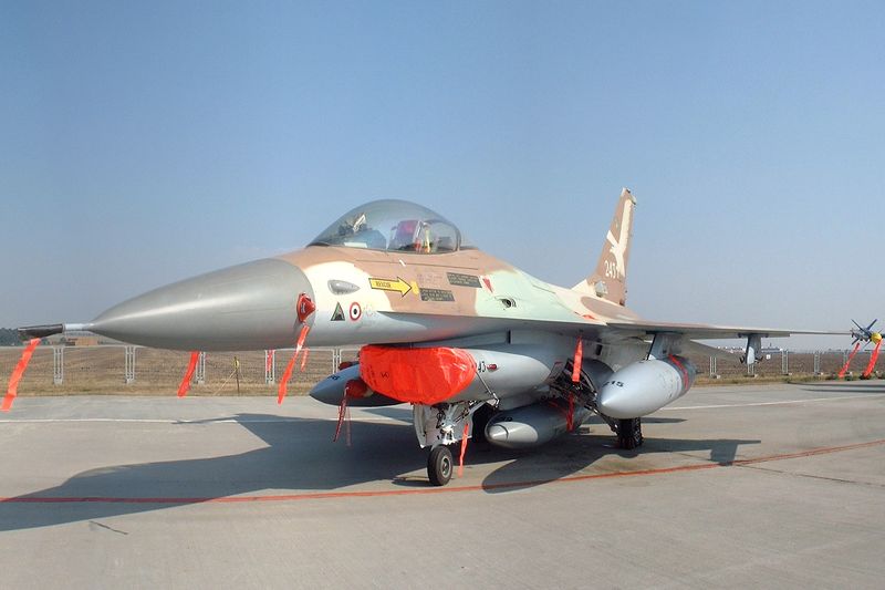 Soubor:IAF F-16A Netz 243 CIAF 2004.jpg