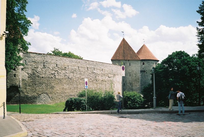Soubor:Tallin-old town wall.jpg