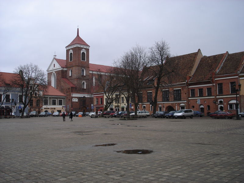 Soubor:Kaunas-City Hall Square 1.jpg