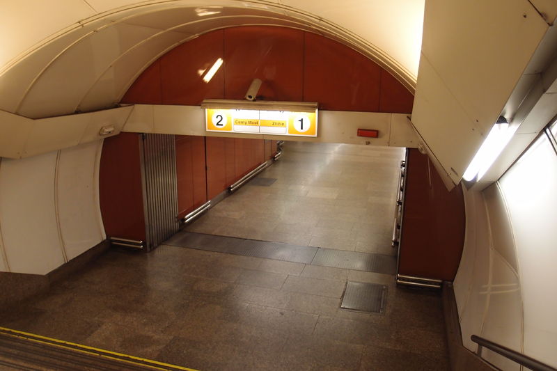 Soubor:Krizikova metro station 2022Z06.JPG