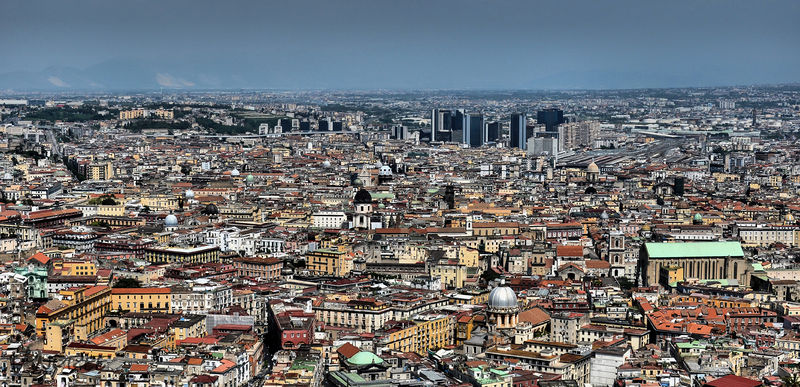 Soubor:Napoli-Spaccanapoli-2015-Flickr.jpg