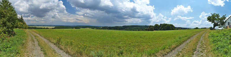 Soubor:Panoramatický pohled směrem na východ z polí nad obcí, Lhota u Konice, Brodek u Konice, okres Prostějov.jpg