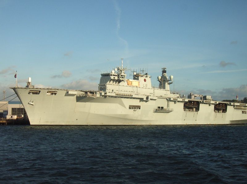 Soubor:HMS Ocean (L12).jpg