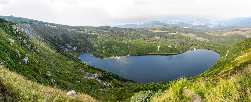 Soubor:Krkonose-bergsee-panorama.jpg