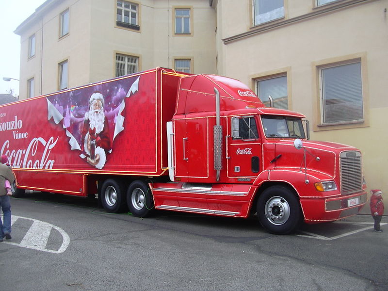 Soubor:Coca-Cola Christmas truck Vyškov.JPG