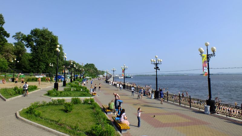 Soubor:Хабаровск, летом на набережной Амура.JPG