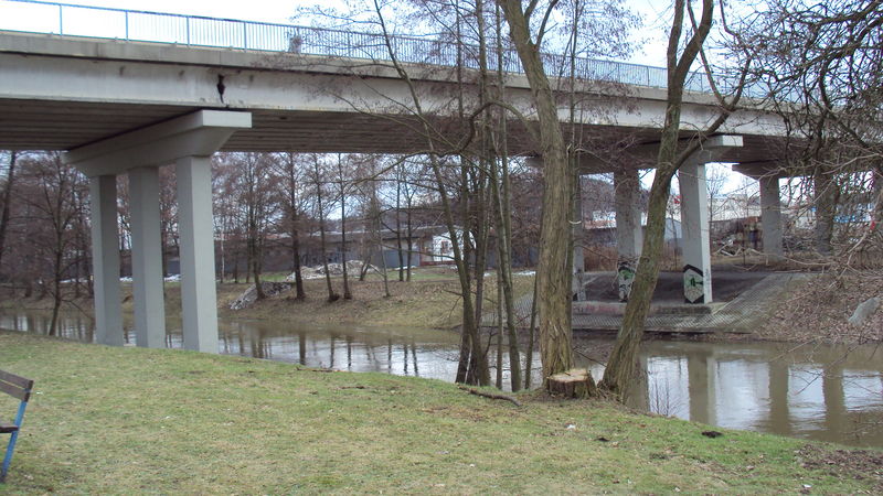 Soubor:Viadukt nad Ploučnicí.jpg