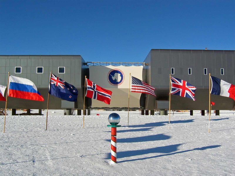 Soubor:Amundsen-scott-south pole station 2007.jpg