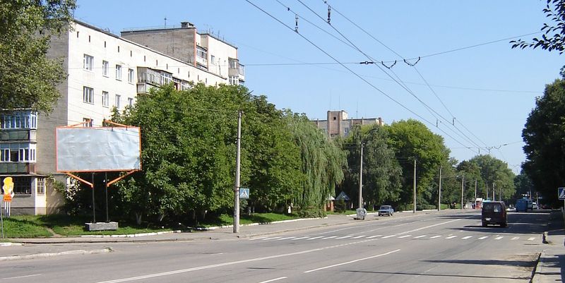 Soubor:Khmelnitsky, Ukraine, Shevchenko Street at summer day of 2005 08 20 (2).jpg