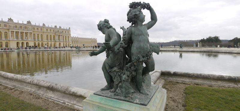 Soubor:Groupe au Cygne - Statues du Parterre d'Eau - Château de Versailles - P1050441-P1050444 - Rectilinear.jpg