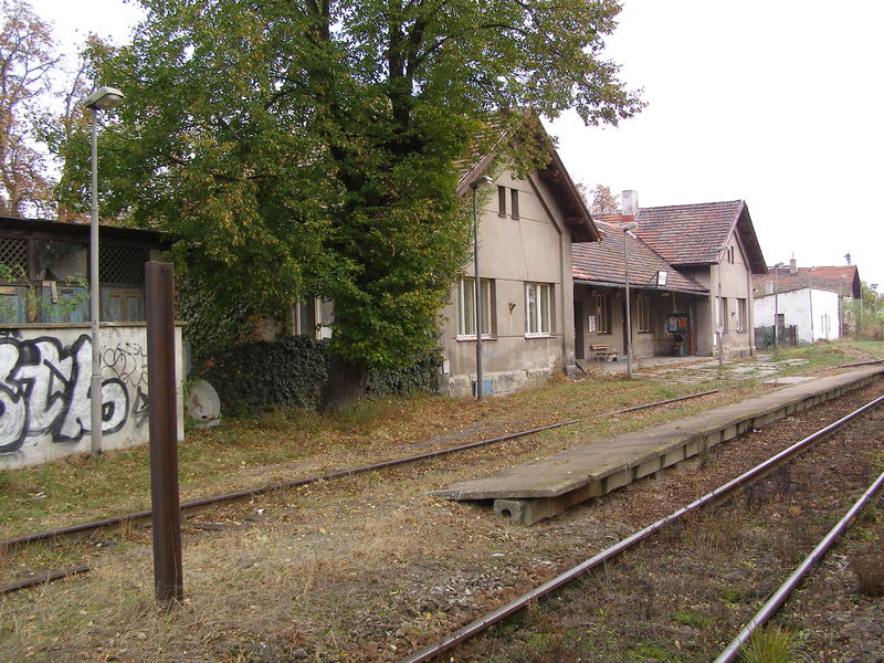 Soubor:Kostelec nad labem rail station.JPG