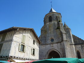 025 Issigeac (Dordogne) L'église.JPG