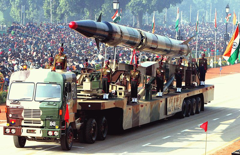 Soubor:Agni-II missile (Republic Day Parade 2004).jpeg