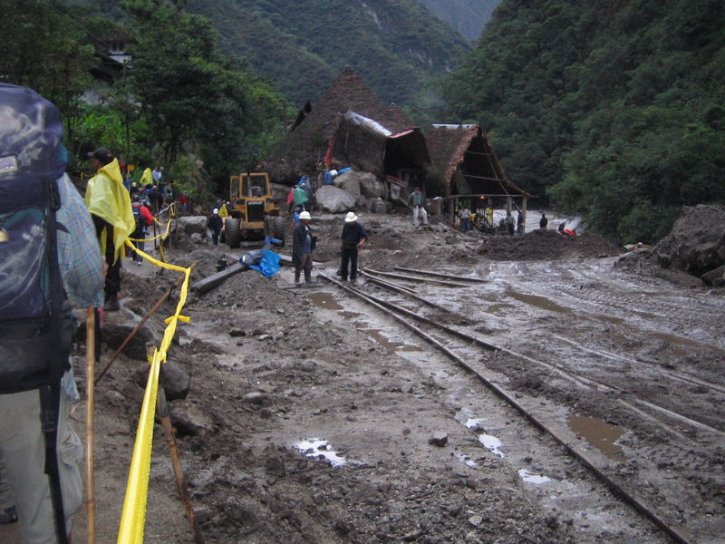 Soubor:Aguas calientes landslide april 2004.jpg