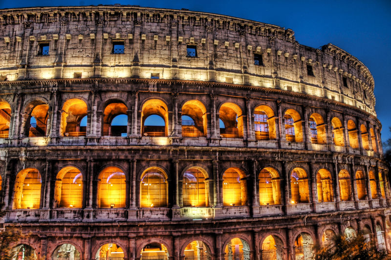 Soubor:Colosseum by Candlelight HDR.jpg