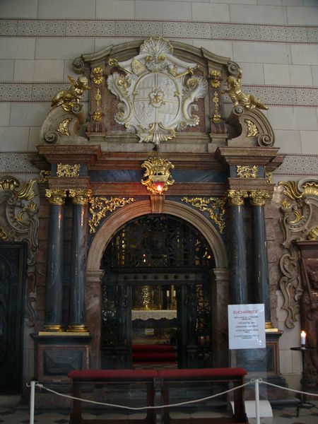 Soubor:Portal kaple svateho Stanislava.jpg
