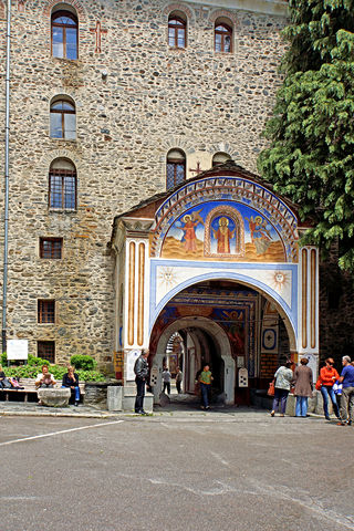 Vstupní portál do slavného Rilského kláštera (2013)