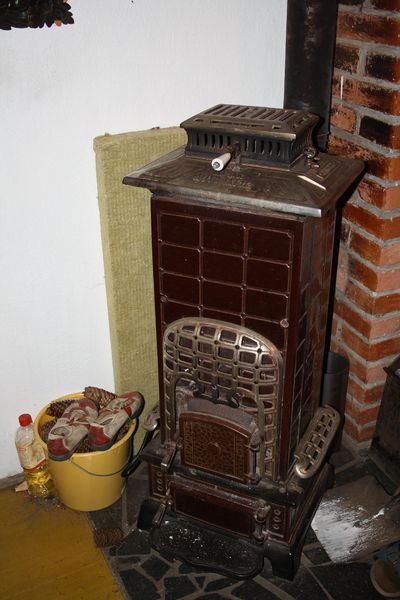 Soubor:American heating stoves Maják Automat 112 in Czech Republic.jpg