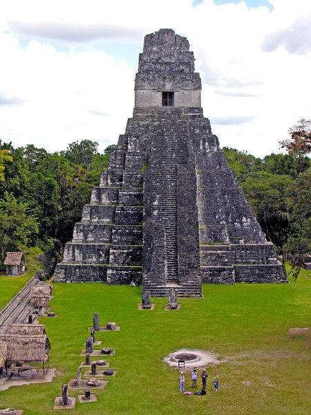 Soubor:Guatemala-1595-Temple of the Great Jaguar-DJFlickr.jpg