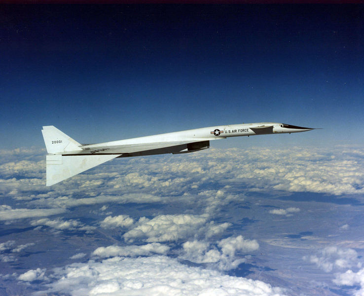 Soubor:North American XB-70A Valkyrie in flight with wingtips in 65 percent (full) drooped position 061122-F-1234P-021.jpg
