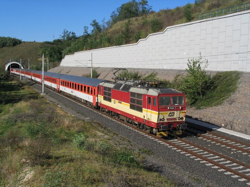 Soubor:EC 370 at Mlčechvosty tunnel.jpeg