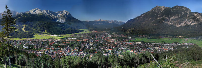 Soubor:Garmisch-Partenkirchen high resolution.jpg