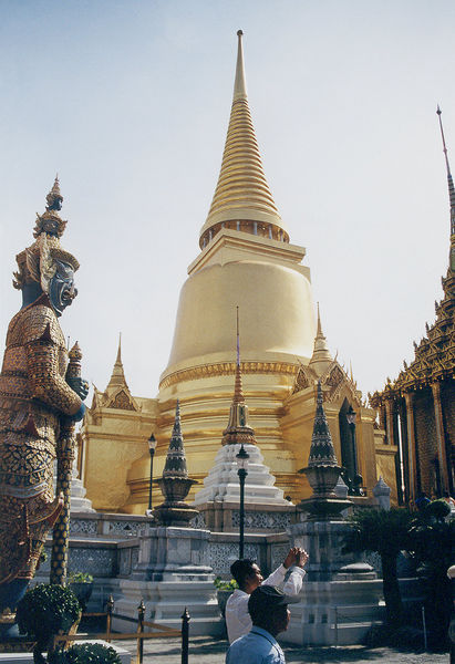 Soubor:Bangkok-Wat Phra Kaeo-Phra Sri Rattana.jpg