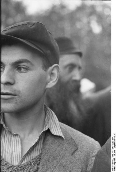 Soubor:Bundesarchiv Bild 101I-317-0058-26A, Polen, Porträt junger Männer.jpg