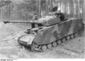 Bundesarchiv Bild 101I-695-0406-03, Russland, Panzer IV am Waldrand.jpg