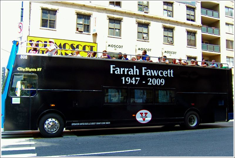 Soubor:Farrah Fawcett tribute bus.jpg