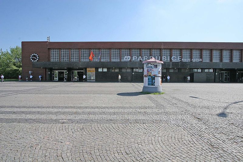 Soubor:Pardubice - hlavní nádraží.jpg
