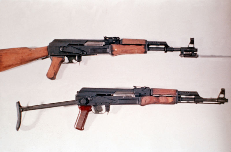Soubor:AK-47 and Type 56 DD-ST-85-01269.jpg