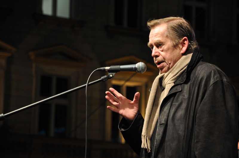 Soubor:Václav Havel na Václavském náměstí 17. listopadu 2009c.jpg